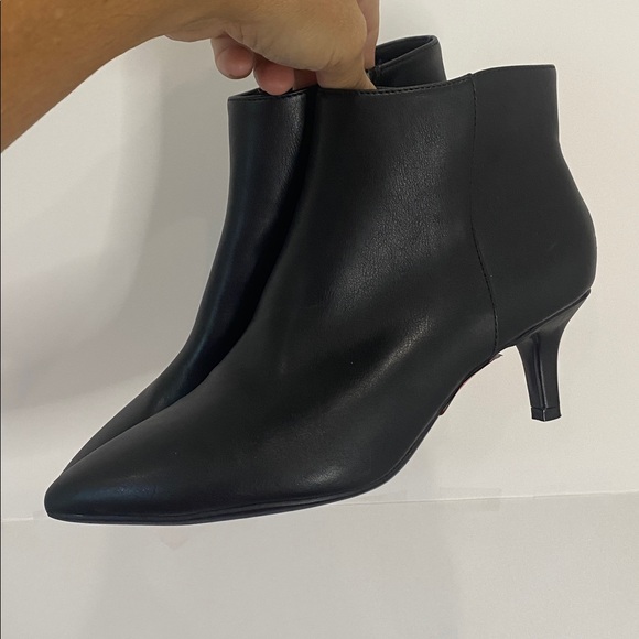 Aerosoles Edith Black Pointed Toe Kitten Heel Ankle Boots Booties 7.5 NWT - Picture 1 of 8